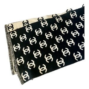 NWT CHANEL Monochrome Logo Scarf